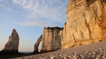 Teen Survives Fall From 400-Foot Cliff