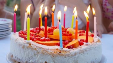 Restaurant Charges Woman Huge Fee For Bringing Birthday Cake